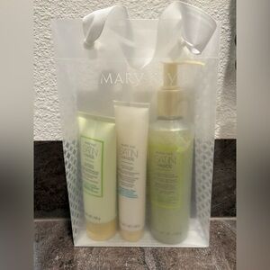 *New* Mary Kay Satin Hands Set - Cream, White, and Green